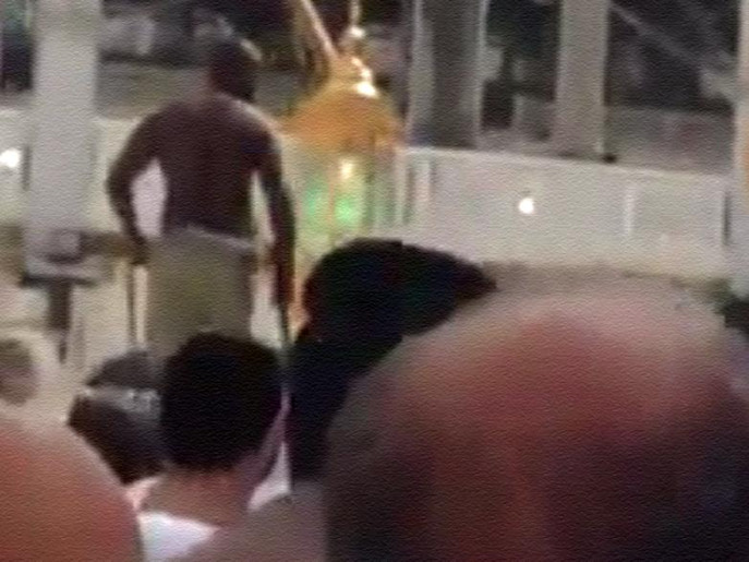 تحطيم فوانيس حول الكعبة تحطيم فوانيس حول الكعبة