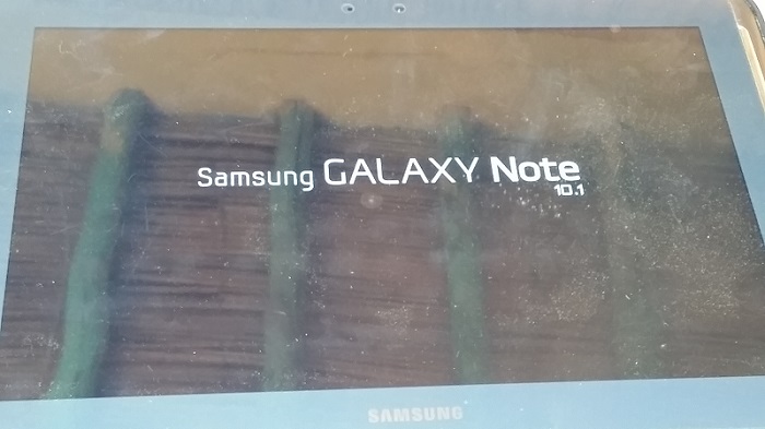 جهازGalaxy Note 10.1 GT-N8000 كان يعمل بدون مشاكل ولكن تركته في الشاح جهازGalaxy Note 10.1 GT-N8000 كان يعمل بدون مشاكل ولكن تركته في الشاح